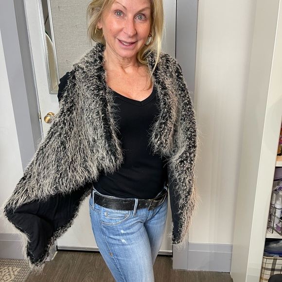 Faux fur vest - Picture 3 of 5